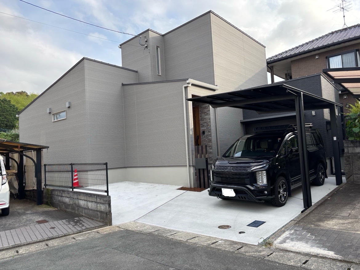 29坪　バイクガレージ付き２LDKの２WICの趣味を全部詰め込んだZEH＋の高性能住宅（耐震等級２　UA値0.46　C値0.38） 写真